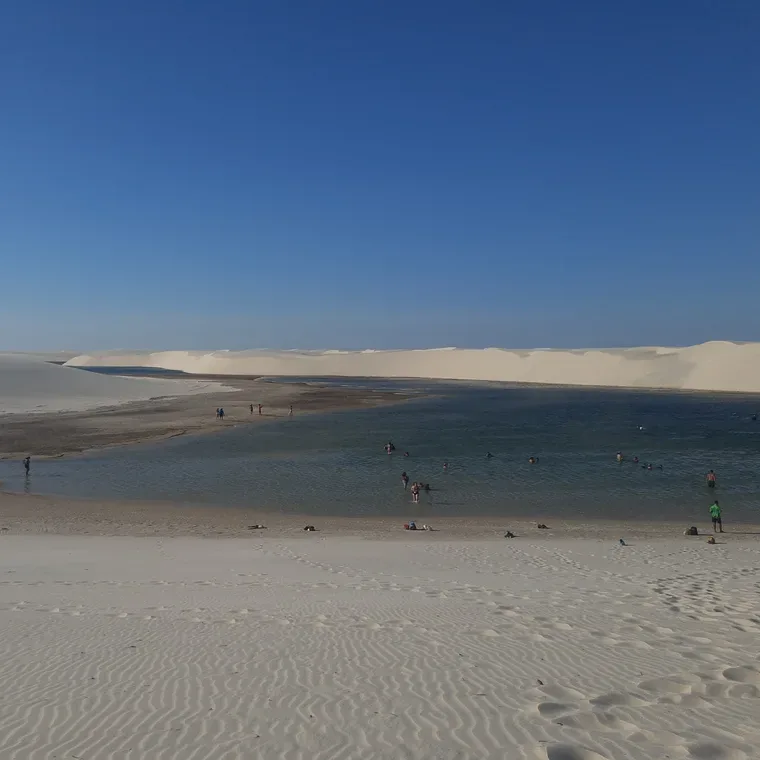 Lagoa entre as dunas dos Lençóis Maranhenses